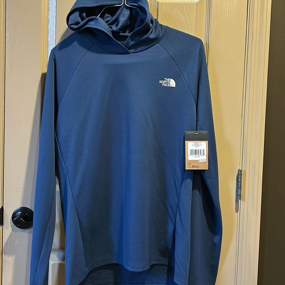 NWT light hoodie size M